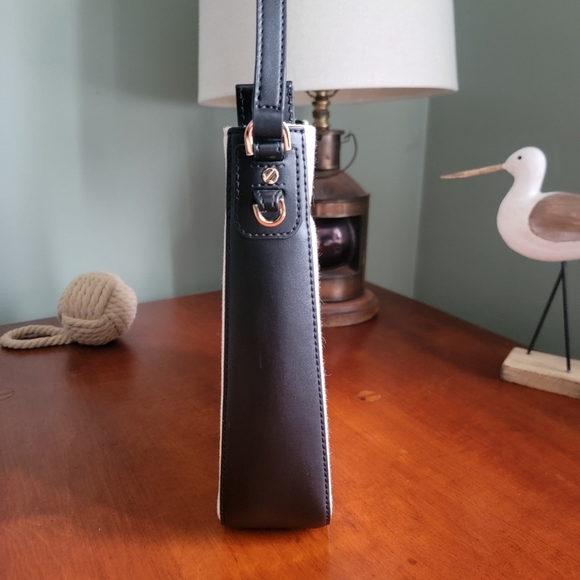 Michael Kors Jet Set Travel Large Messenger Crossbody in Canvas w/ Black Leather - Picture 6 of 14